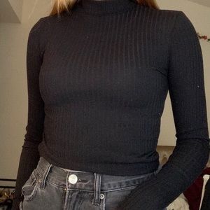 black long sleeved turtleneck